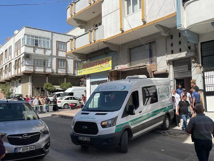 Gaziantep'te 2 aylık bebek evinde bıçaklanarak öldürüldü G4