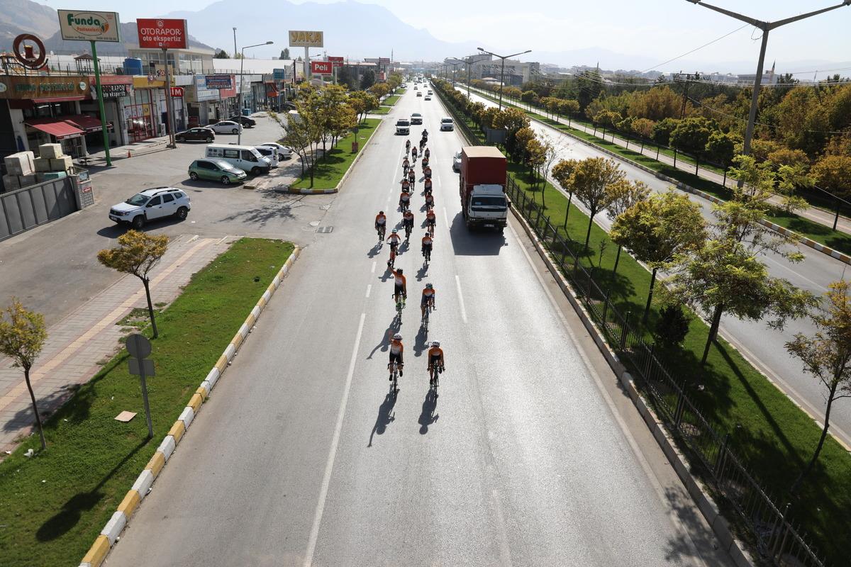 "Umuda Pedal" ekibi Vanlı &ccedil;ocuklar i&ccedil;in pedal &ccedil;eviriyor