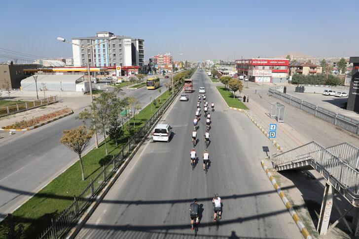 "Umuda Pedal" ekibi Vanlı çocuklar için pedal çeviriyor G2