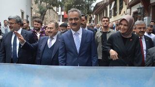 Milli Eğitim Bakanı Özer, GastroAfyon'un kortejine katıldı