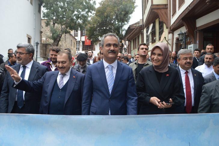 Milli Eğitim Bakanı Özer, GastroAfyon'un kortejine katıldı G2