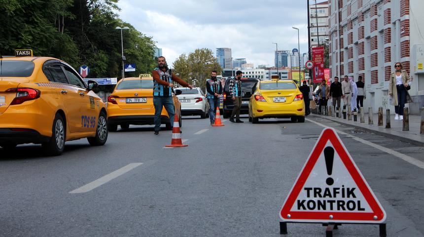 Vatandaş taksicilerden şikayetçi: Herkes kaldırımda bekliyor, kötü kelimeler kullanıyorlar