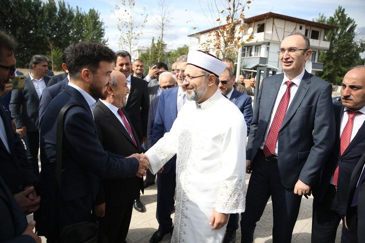 Diyanet İşleri Başkanı Erbaş, Sakarya'da cami açılışına katıldı: G1