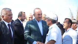 Dışişleri Bakanı Çavuşoğlu, Manavgat'ta yeni evlerine kavuşan aileleri ziyaret etti