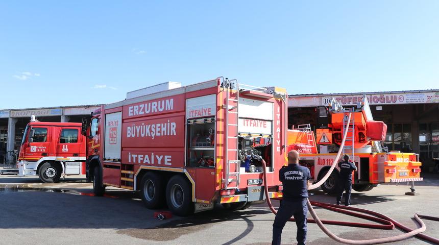 Erzurum'da sebze ve meyve halindeki iş yeri yandı