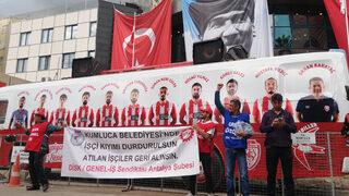 Kumluca Belediyesinde grev yapan işçiler ile belediye görevlileri arasında arbede yaşandı