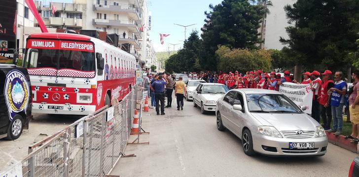 Kumluca Belediyesinde grev yapan işçiler ile belediye görevlileri arasında arbede yaşandı G3