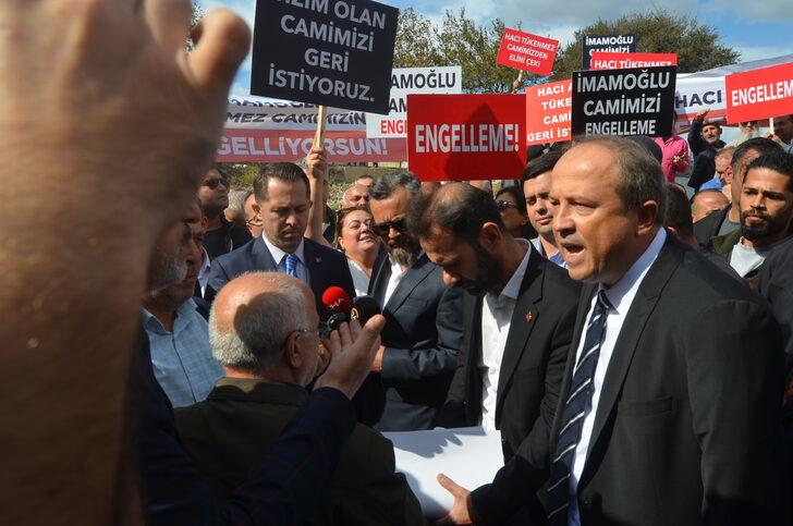 "İmamoğlu camimizi engelleme" pankartları açtılar! Basın açıklaması bu sözlerle yarıda kesildi G3