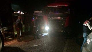 Otomobille TIR çarpıştı: 4 ölü, 1 yaralı