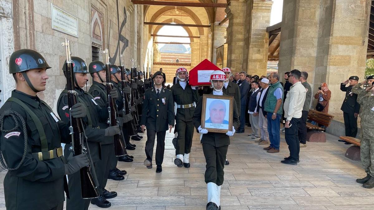 Kıbrıs gazisi Edirne&rsquo;de son yolculuğuna uğurlandı