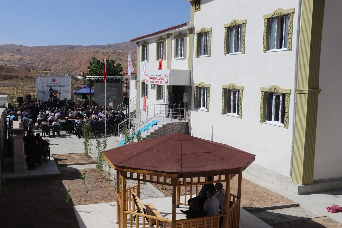 Erzincan'da yapımı tamamlanan cemevi a&ccedil;ıldı