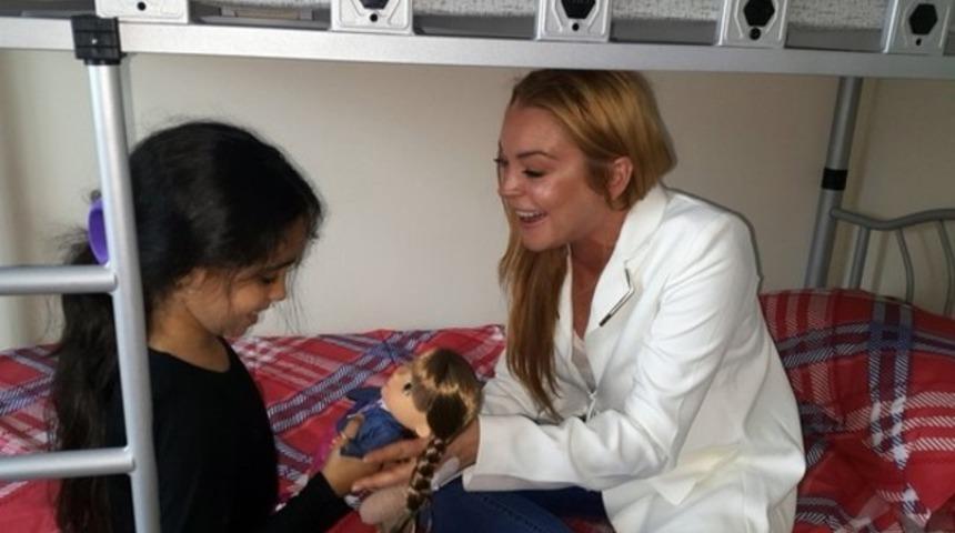 Parmağı kopan Lindsay Lohan yine Sultanbeyli'de
