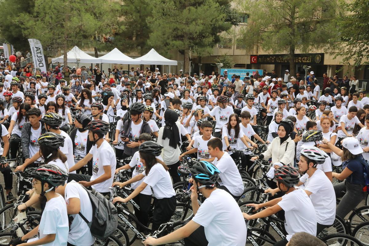Diyarbakır'da  "Yeni Şehirden Kadim Şehre" bisiklet turu etkinliği yapıldı