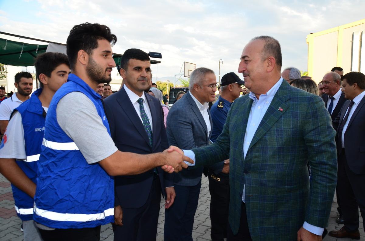 Dışişleri Bakanı Mevl&uuml;t &Ccedil;avuşoğlu, Manavgat'ta ziyaretlerde bulundu