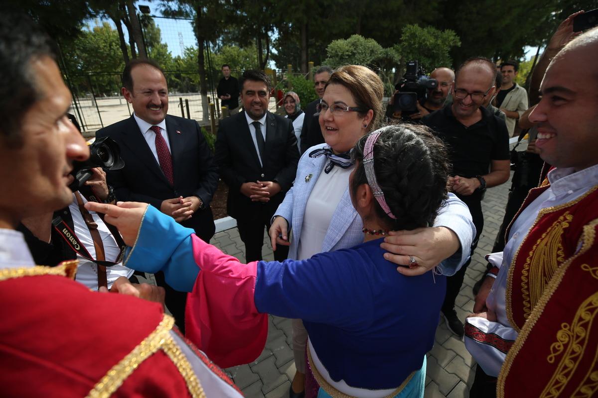 Bakan Yanık, Mersin G&uuml;nd&uuml;zl&uuml; Bakım ve Aktif Yaşam Merkezinin a&ccedil;ılışında konuştu: