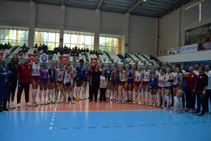 Manisa'da SMA hastası Duru bebek için düzenlenen voleybol turnuvası başladı G3
