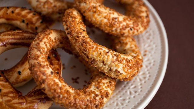 Kıtır kıtır susamlı kandil simidi tarifi! Evde pratik kandil simidi nasıl yapılır? 