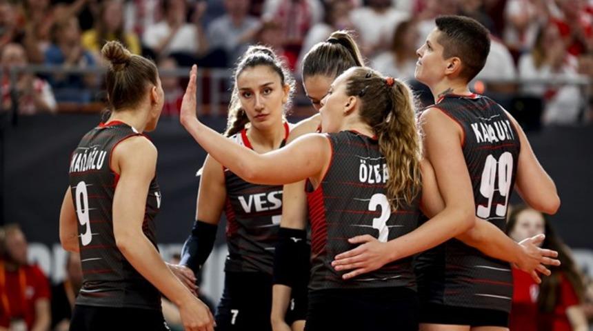 Türkiye ABD'ye 3-1 mağlup oldu! Filenin Sultanları ABD'ye takıldı