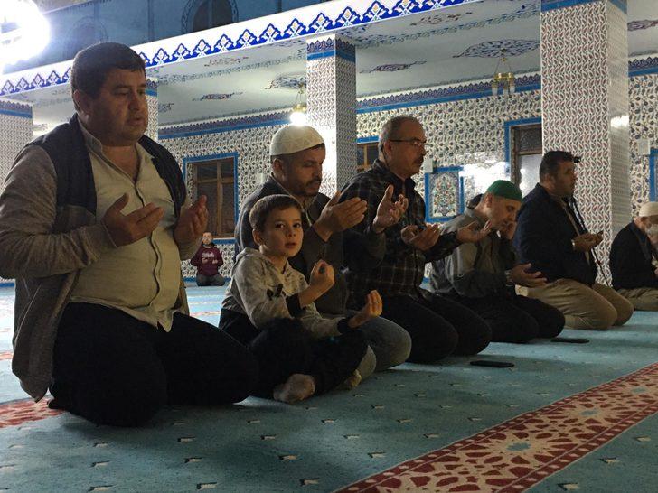 Doğu Marmara ve Batı Karadeniz'de Mevlit Kandili dualarla idrak edildi G3