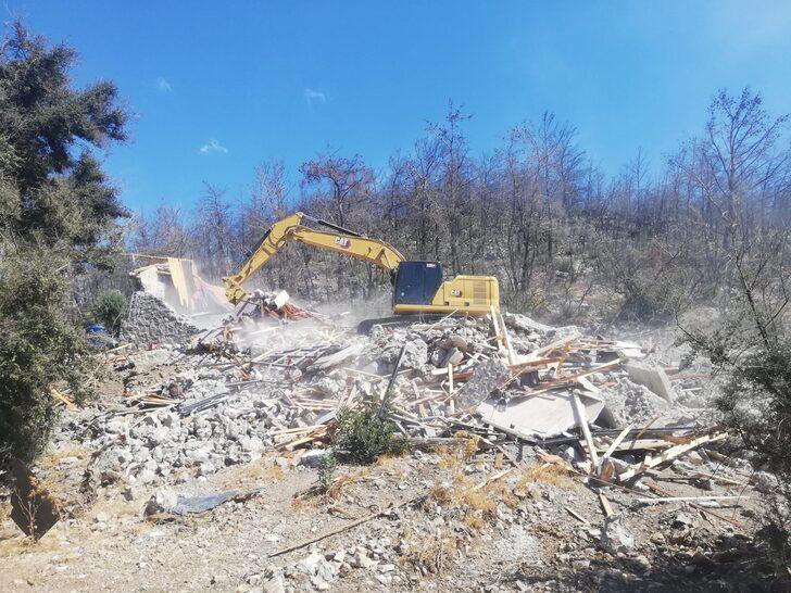Muğla'da kaçak yapıların yıkımı sürüyor G5