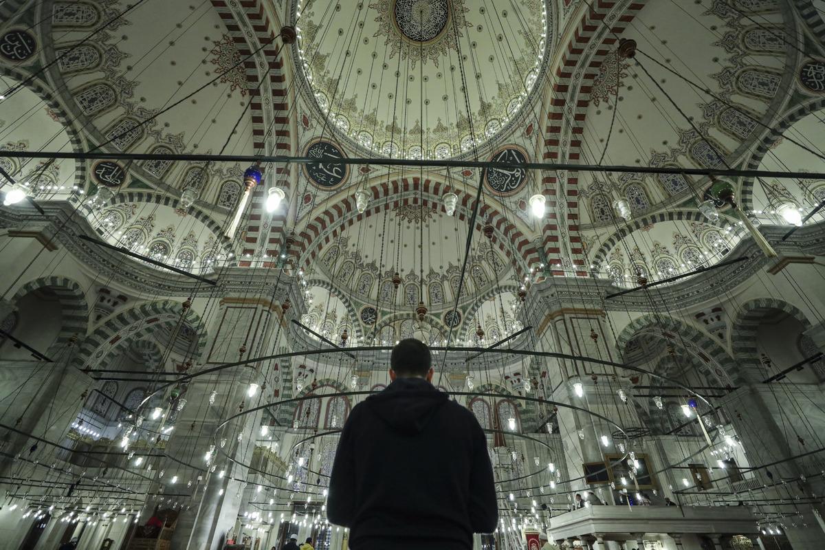 İstanbul'da Mevlit Kandili idrak edildi