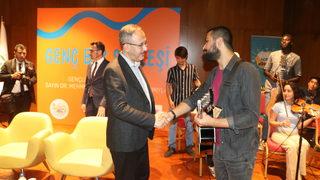 Gençlik ve Spor Bakanı Kasapoğlu, Adana'da gençlerle buluştu