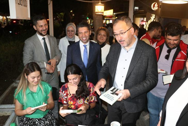 Gençlik ve Spor Bakanı Kasapoğlu, Adana'da gençlerle buluştu G3