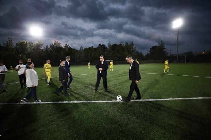 Gençlik ve Spor Bakanı Kasapoğlu, Adana'da gençlerle buluştu G4