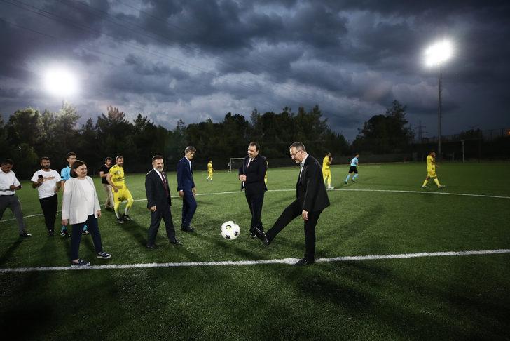 Gençlik ve Spor Bakanı Kasapoğlu, Adana'da gençlerle buluştu G5