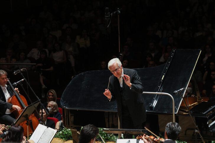 İzmir Devlet Senfoni Orkestrası sezona Macar şef Varga ile "merhaba" dedi G4