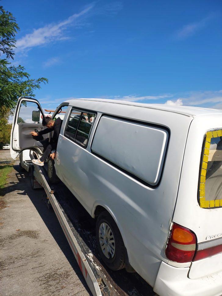 Kocaeli'de panelvanla izinsiz öğrenci taşıyan sürücüye para cezası