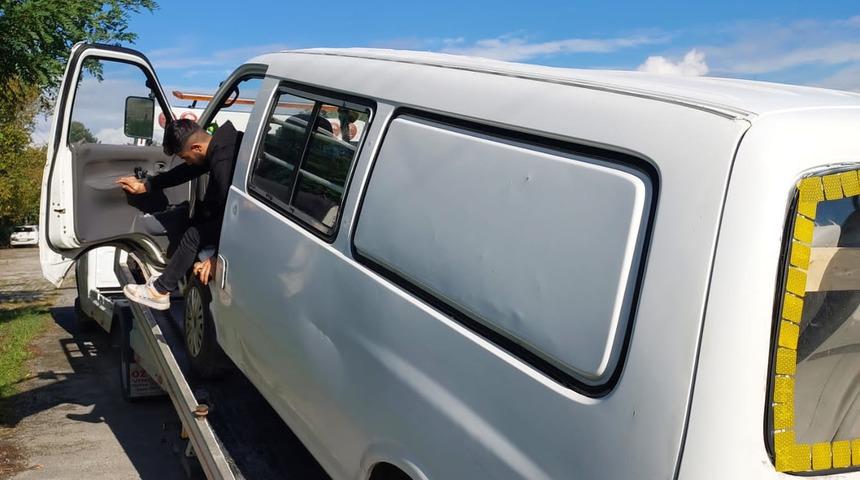 Kocaeli'de panelvanla izinsiz öğrenci taşıyan sürücüye para cezası