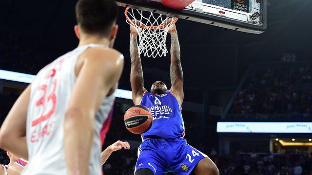 Anadolu Efes Kızılyıldız'ı 72-59 mağlup etti! Efes galibiyetle başladı