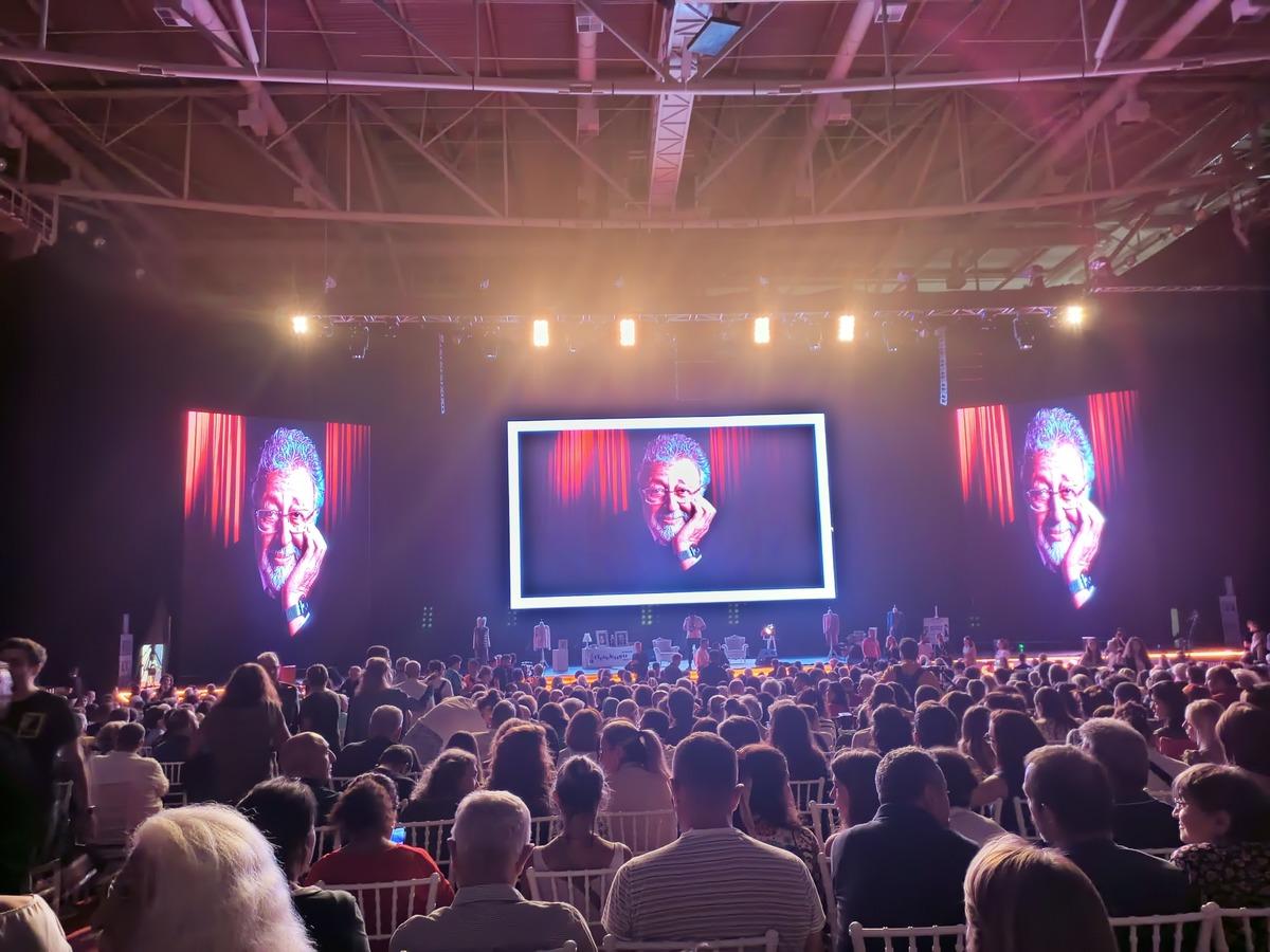 Oyuncu Metin Akpınar Altın Portakal Film Festivali'nde sanatseverlerle buluştu