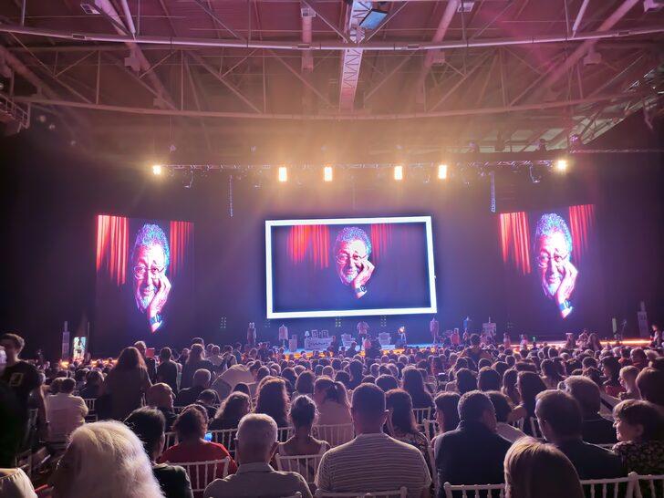 Oyuncu Metin Akpınar Altın Portakal Film Festivali'nde sanatseverlerle buluştu G1