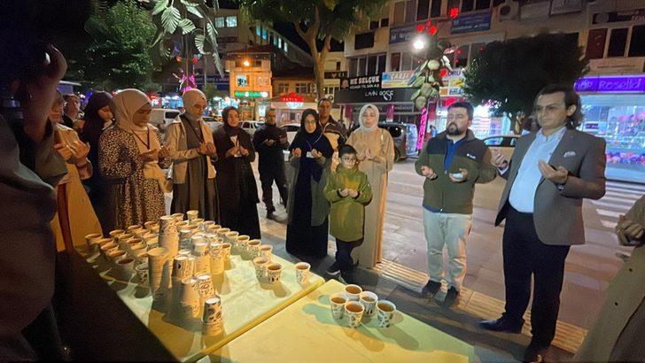 Isparta'da 4,5 asırlık çeşmeden ballı şerbet ikramı sürdürülüyor G3