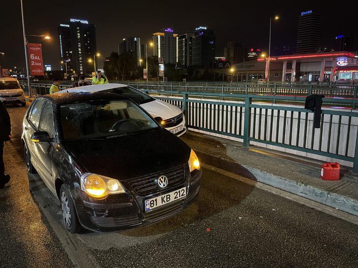 Bursa'da yakıtı biten aracın sürücüsüne yardım eden kişiye otomobil çarptı G2
