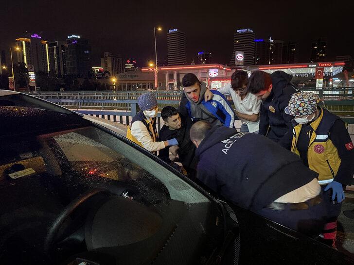 Bursa'da yakıtı biten aracın sürücüsüne yardım eden kişiye otomobil çarptı G4