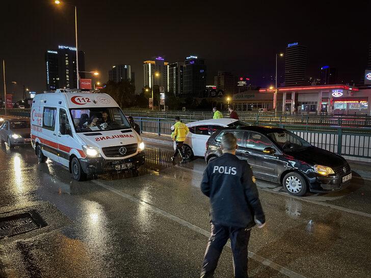 Bursa'da yakıtı biten aracın sürücüsüne yardım eden kişiye otomobil çarptı G3