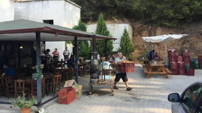 Darbeci askerler fırından 5 ekmek gasp etti