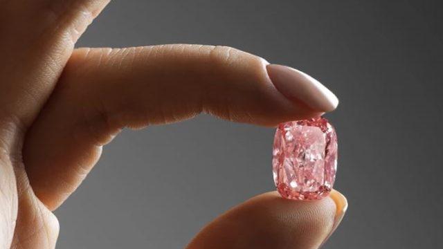 Dünyanın en nadide pembe elması! Dün açık artırmaya çıkmıştı 20 dakikada 57 milyon dolara satıldı 