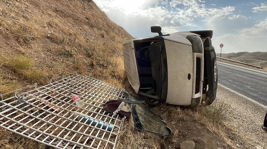 Adıyaman'da minibüsün devrilmesi sonucu 3 kişi yaralandı