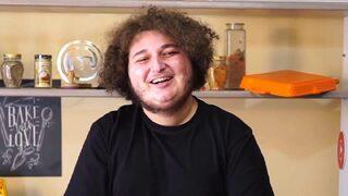 Mesut Can Tomay kimdir, nereli ve kaç yaşında? Doğu Demirkol ile Alelade Show’un konuğu Mesut Can Tomay'ın biyografisi