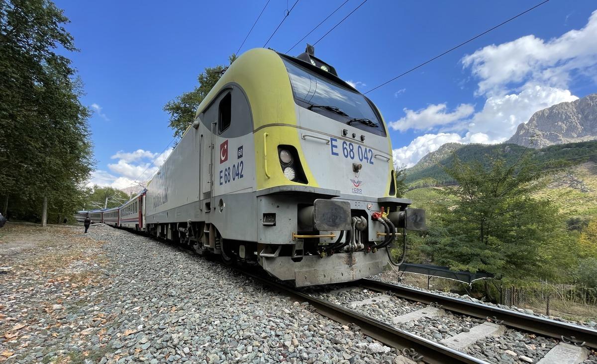 Uluslararası Adana Lezzet Festivali'nin "Lezzet Treni"nde y&ouml;resel tatlar sunuldu
