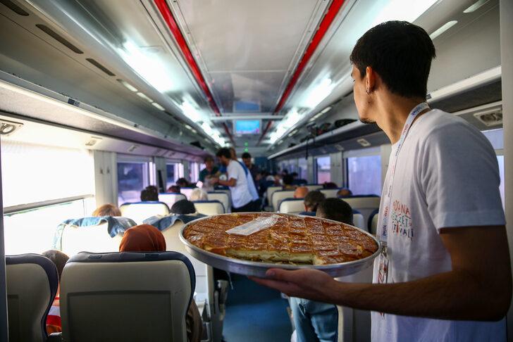 Uluslararası Adana Lezzet Festivali'nin "Lezzet Treni"nde yöresel tatlar sunuldu G5