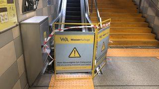 Bursa'da metro durağındaki yürüyen merdivenin metal kapakları çalındı