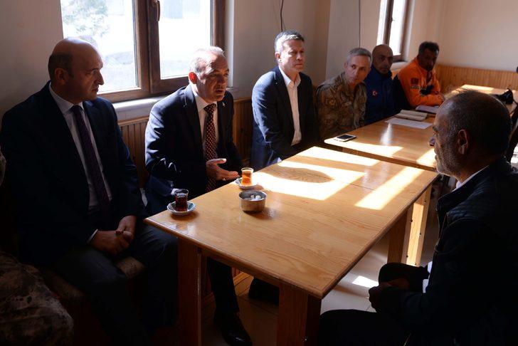 Ardahan Valisi Öner, depremden etkilenen köylerdeki altyapı çalışmalarını inceledi G4