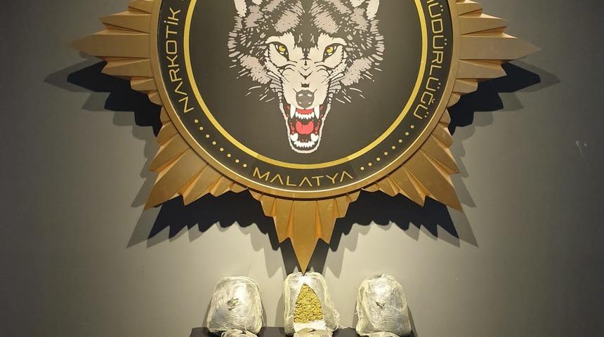 Malatya'da yolcu otobüsünde 11 kilo 855 gram esrar ele geçirildi