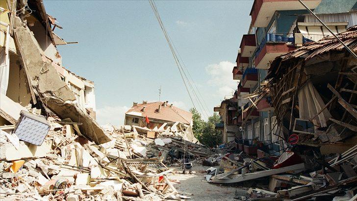 99 depreminde kaç kişi öldü? 17 Ağustos 1999 depreminin şiddeti kaçtı? İşte yıkılan bina sayısı...