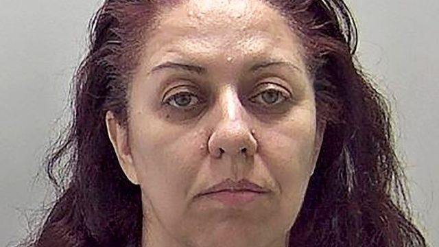 Kocasının sevgilisi olduğunu düşündüğü kıza öyle bir şey yaptı ki!